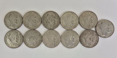 Suite de 11 pièces de 20 francs en métal...