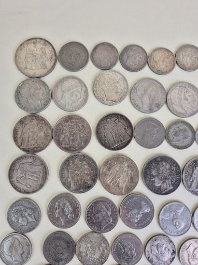 Lot de pièces en argent et métal comprenant...