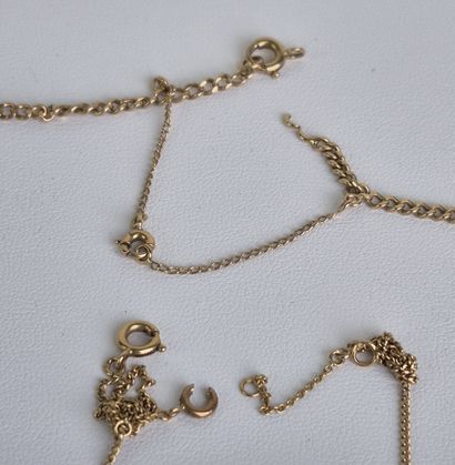 Lot de deux chaînes en or jaune 18k 750 millièmes,...