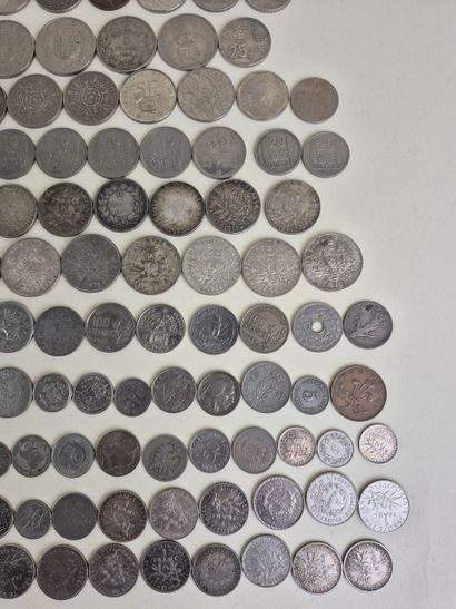 Lot de pièces en argent et métal comprenant...