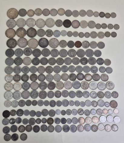 Lot de pièces en argent et métal comprenant...