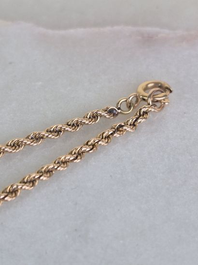 Bracelet en or jaune 18k 750 millièmes torsadé....