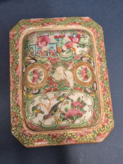 CHINA, 20th century 
Set of shaped pieces...