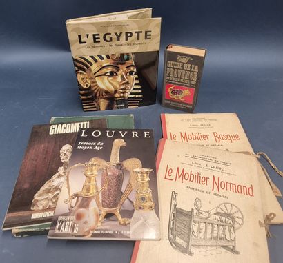 Large lot of catalogs, fine art books, marine...
