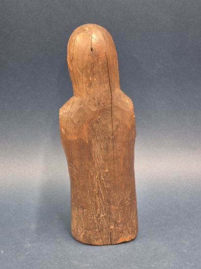 Epreuve en bois sculpté figurant la Vierge...