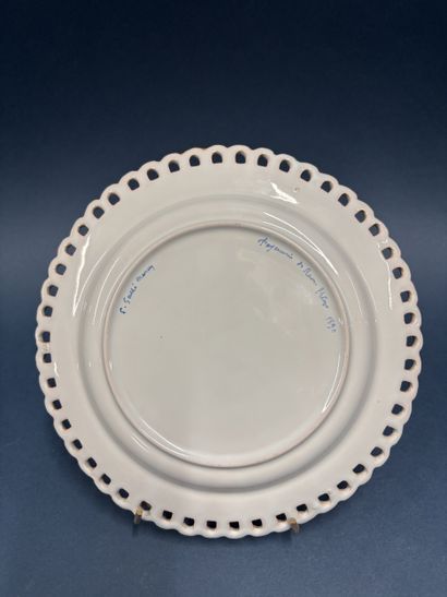 Emile GALLE à Nancy
Assiette en faïence émaillée...