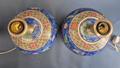 CHINA XX th century Pair of porcelain potiches...