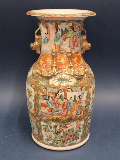CHINA, 20th century 
Polychrome enameled...