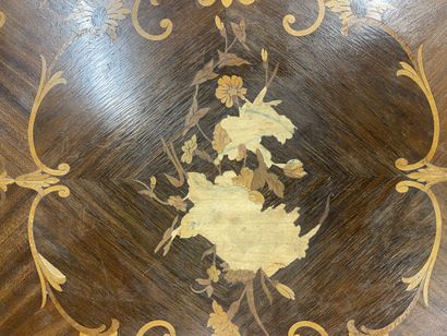 Table à jeux en bois de placage et marqueterie...