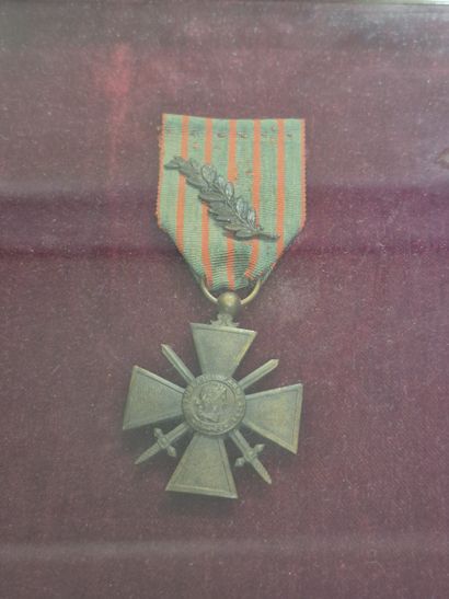 In a frame, a Croix de Chevalier de la Légion...