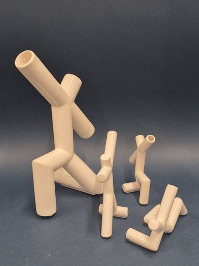 Ensemble de quatre bougeoirs en céramique...