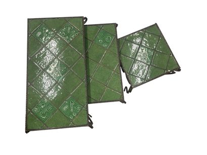 Suite de trois tables gigogne de forme rectangulaire,...