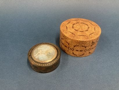 Lot de deux boites couvertes:
- boite en...