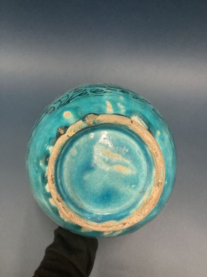 Vase boule en faience émaillée bleu turquoise...