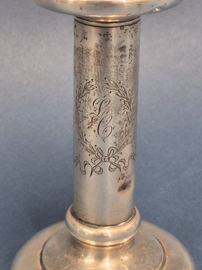 Bougeoir en argent anglais, monogrammé LC...