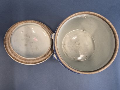 CHINA XX th century Blue-white porcelain...
