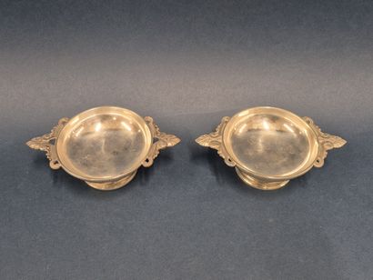 Paire de coupelles en métal argenté sur piédouche...