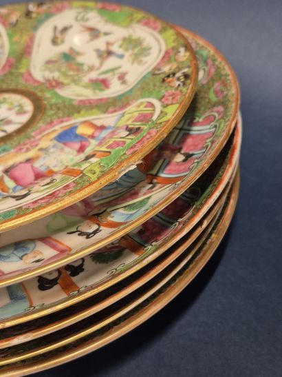 CHINA, 20th century
Set of six plates, three...