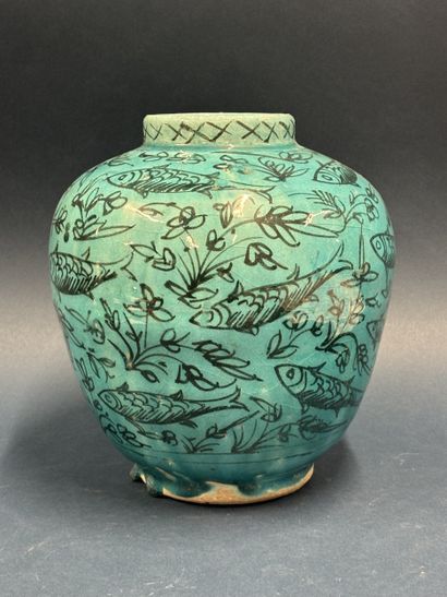 Vase boule en faience émaillée bleu turquoise...