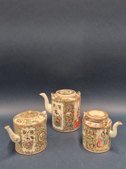 CHINA, 20th century 
Set of three Canton...