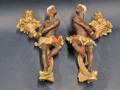 Paire de lampes torchères en bois sculpté...