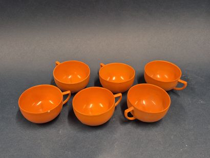 LIMOGES
Lot de six tasses à café en porcelaine...