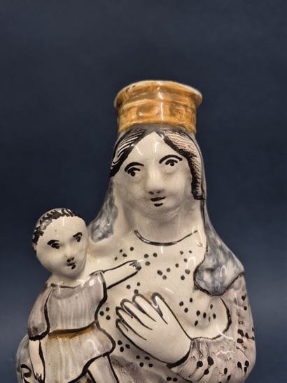 Vierge à l'enfant en céramique émaillée polychrome,...