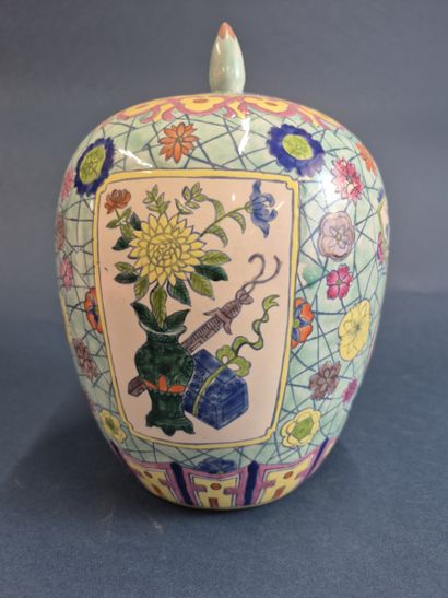 CHINA XX th century Porcelain covered ginger...