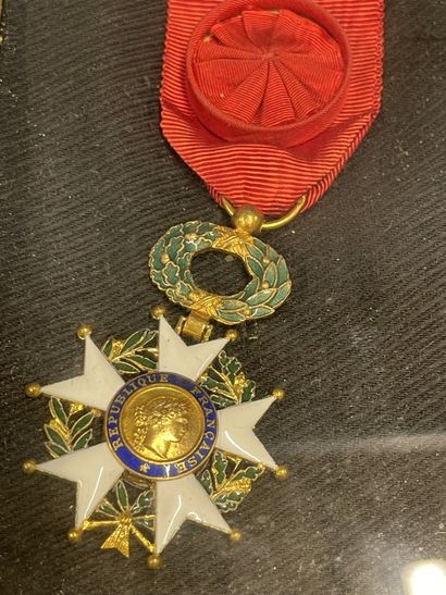 Lot of bronze medals and military medals...