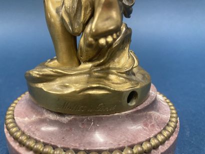 Pied de lampe en bronze doré et marbre, le...