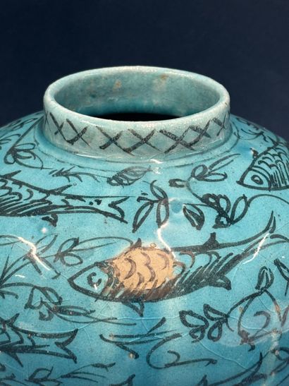 Vase boule en faience émaillée bleu turquoise...