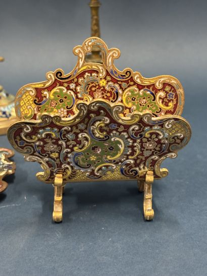 Lot de bureau de jeune fille en bronze et...
