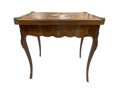 Table à jeux en bois de placage et marqueterie...