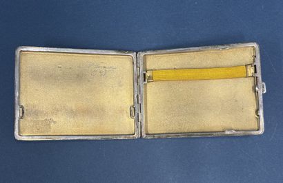 Etui à cigarettes en argent 800 millièmes...