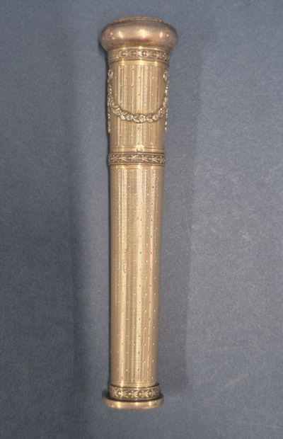 Etui à cire fuselé en argent vermeillé 950...