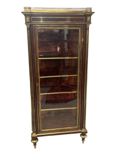 Vitrine de forme rectangulaire en bois et...