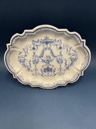 SANSON
Plat à vingt-quatre pans moulurés...