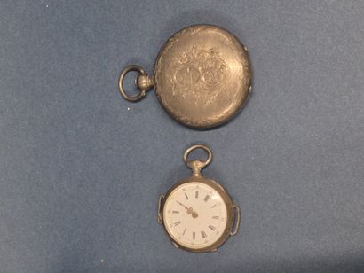 Un montre de poche et une montre de col en...