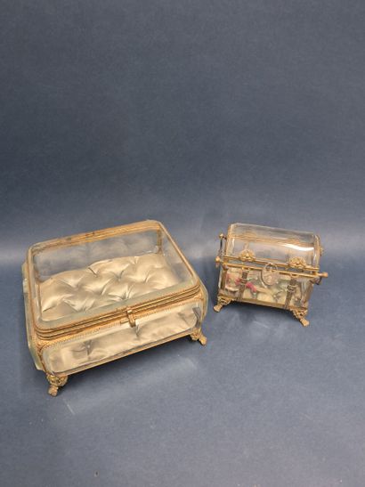 Deux coffres de mariée en verre bizeauté...