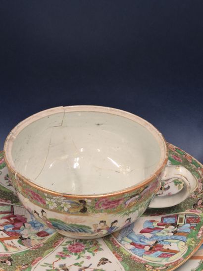 CHINA, 20th century 
Set of shaped pieces...