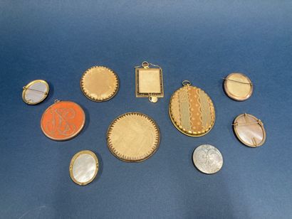 Lot composé de dix miniatures sur papier...