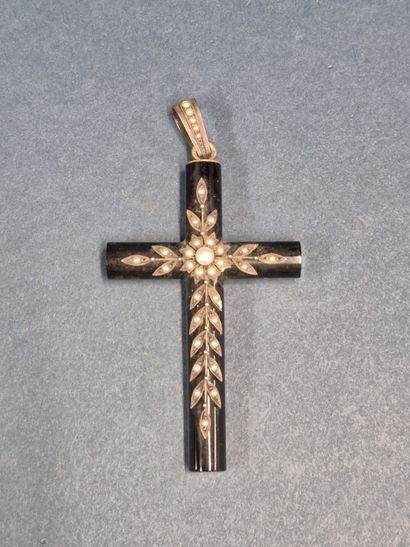 Pendentif croix en pierre noire et or rose...