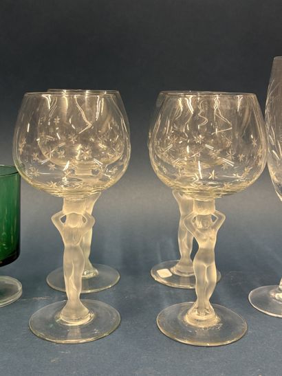 Diverses parties de service de verres dépareillés...