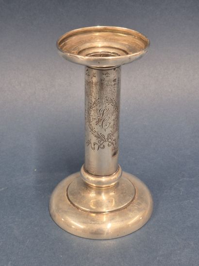 Bougeoir en argent anglais, monogrammé LC...