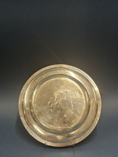 Beau plat en argent 950 millièmes de forme...