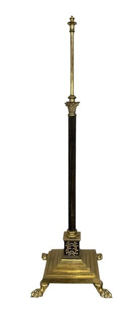Lampadaire en métal laqué noir et doré, le...