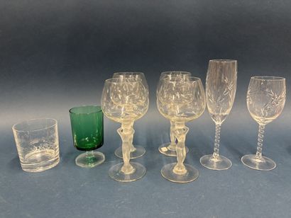 Diverses parties de service de verres dépareillés...