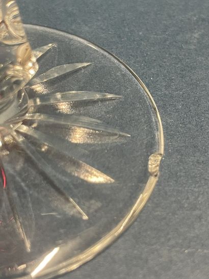 Suite de 6 verres en cristal taillé et teinté...