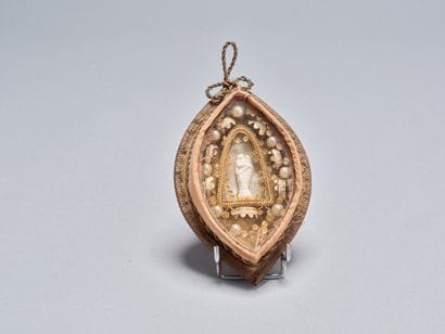 Bedside reliquary with paperolles dedicated...
