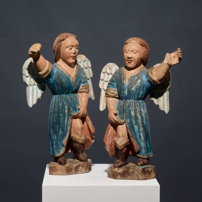 Pair of angels in wood carved in the round,...